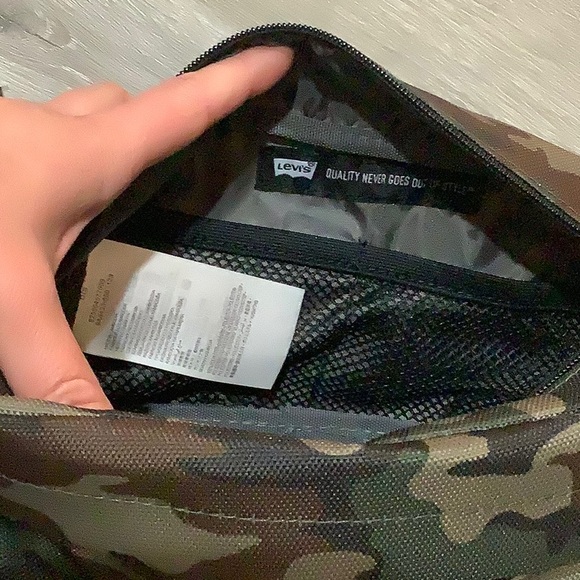 Levi's Camouflage Men's toiletries Bag - Picture 7 of 7